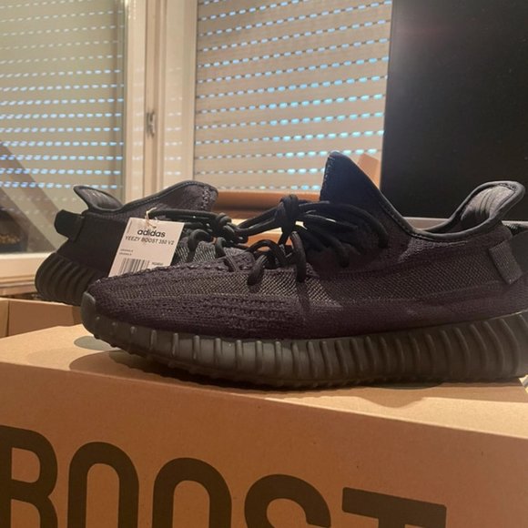 Yeezy Boost 350 V2 Onyx NEW